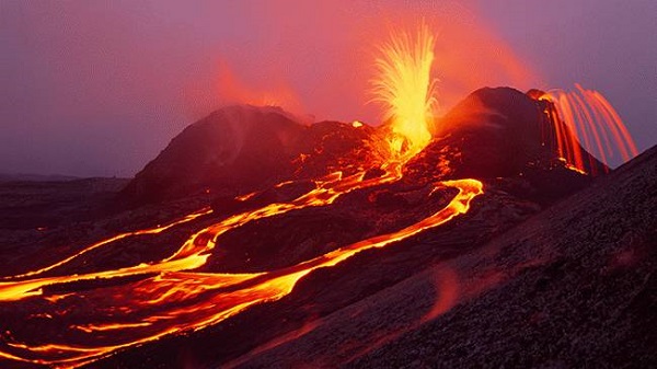 Kilauea Yanardağı patladı