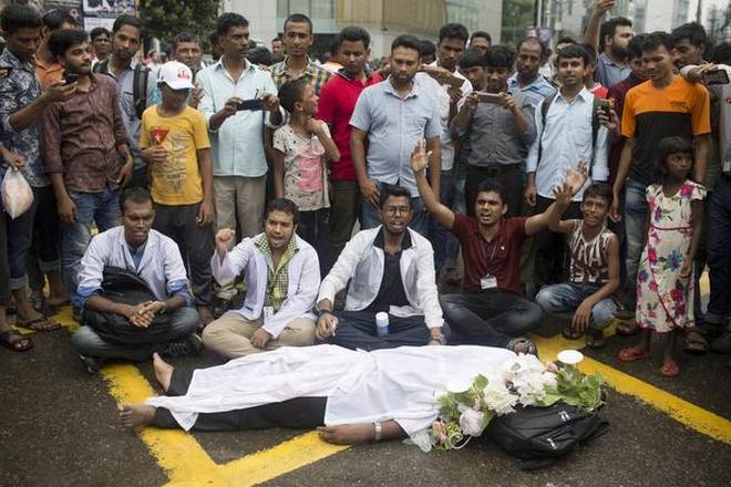 Bangladeş'te öğrenci gösterilerinden üzücü kareler